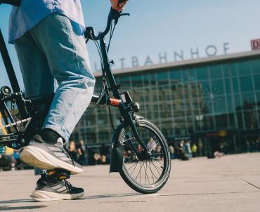 Brompton and Deutsche Bahn Expand Folding Bike Subscription with E-Bike